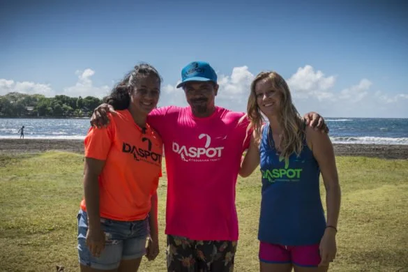 Le kitesurf, un sport qui réunit les gens à Tahiti