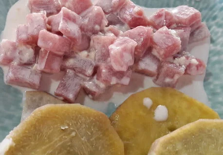 Poisson cru au lait de coco et à l’ail