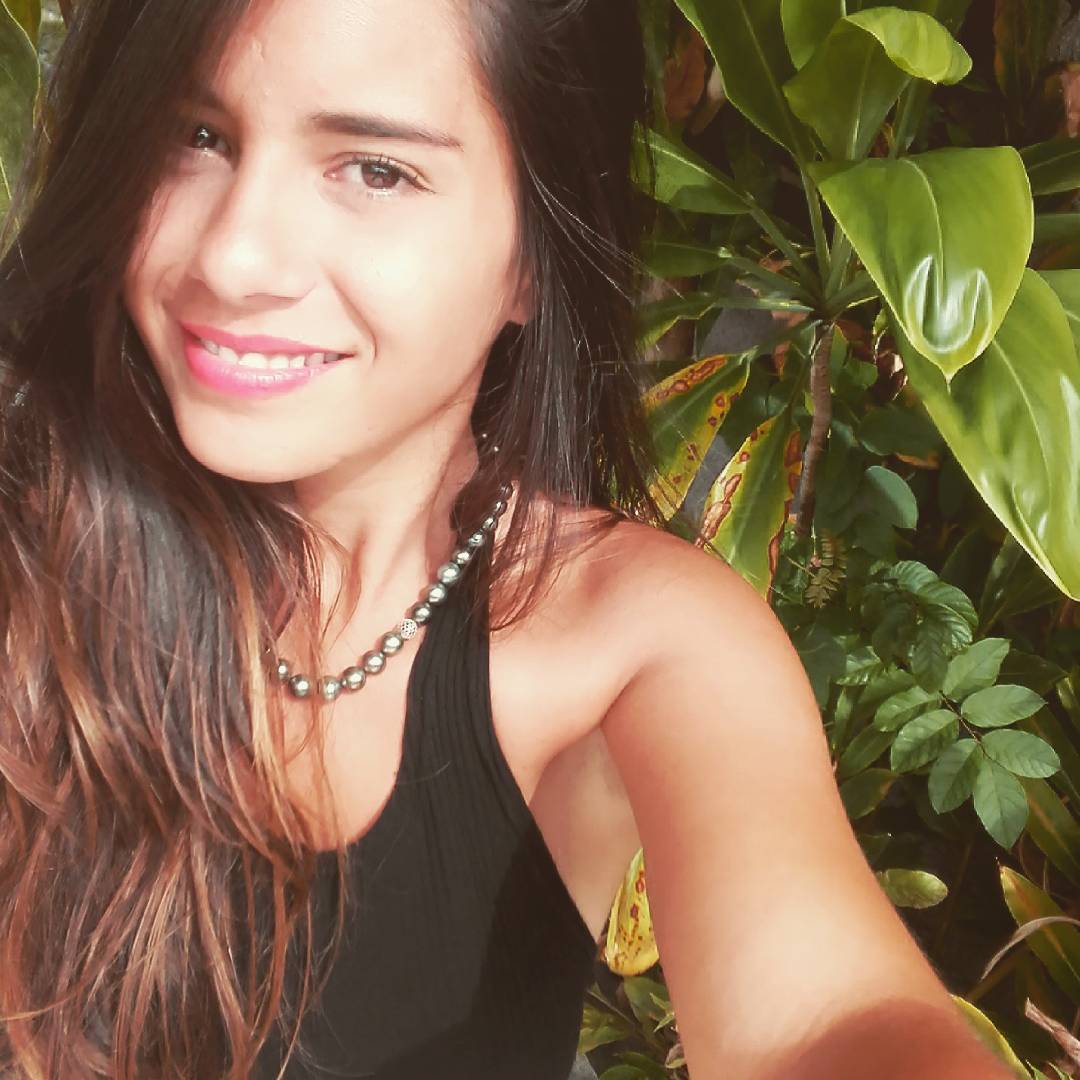 Poerava Piokoe, graphiste polynésienne noctambule