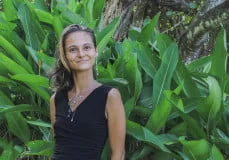 Camille, artisane bijoutière sur Moorea