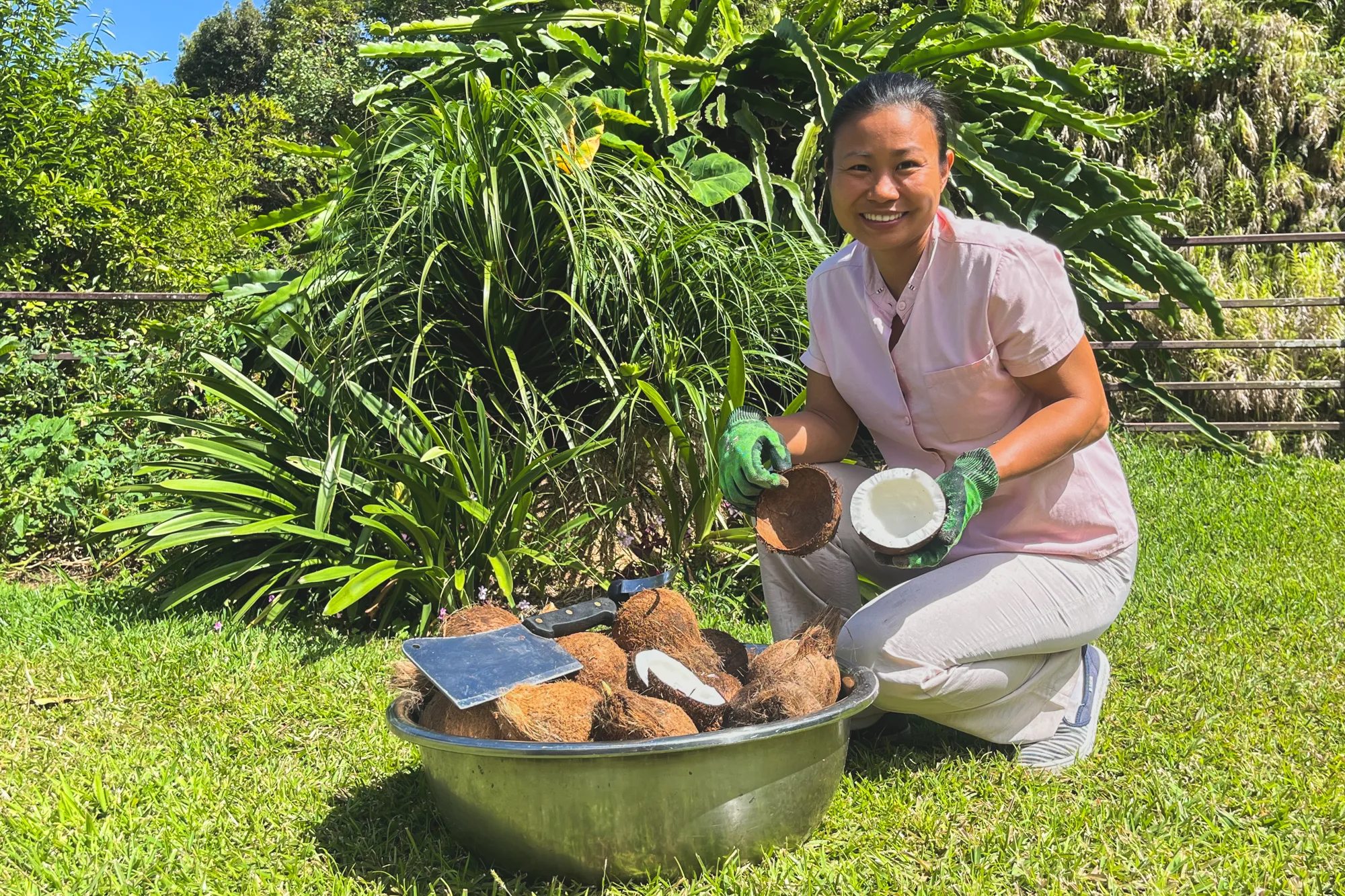 A Tahiti, Thanh Do de Cocotouch dans son jardin