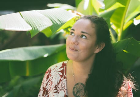 Vanille Chapmann Femmes de Polynésie feuille de bananier maison de la culture livre éducation bienveillante enfance sans violence Photographe : cartouche Louise-michèle