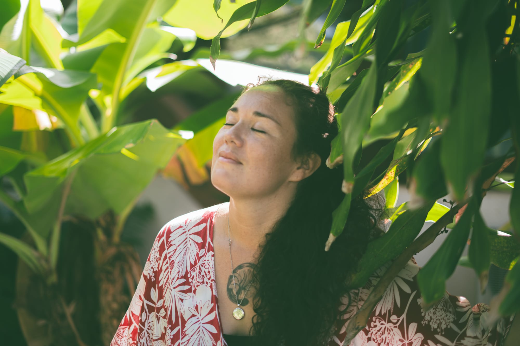 Vanille Chapmann Femmes de Polynésie feuille de bananier maison de la culture livre éducation bienveillante enfance sans violence Photographe : cartouche Louise-michèle