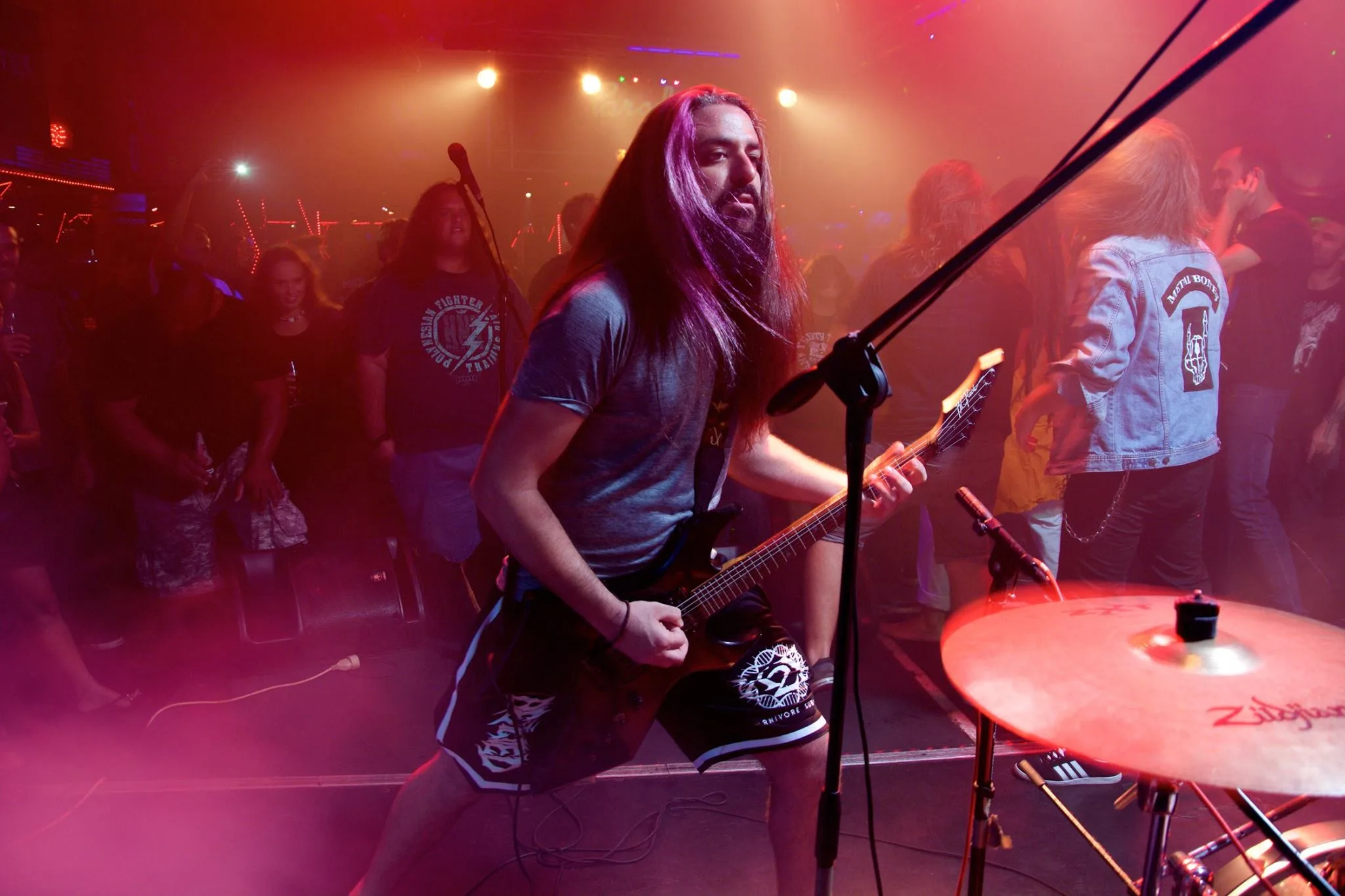 Tahiti Metal Head Femmes de Polynésie Crédit : Clara Janoyer