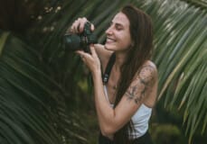 Clara Janoyer Photographe Femmes de Polynésie Crédit : Cartouche Louise-Michèle
