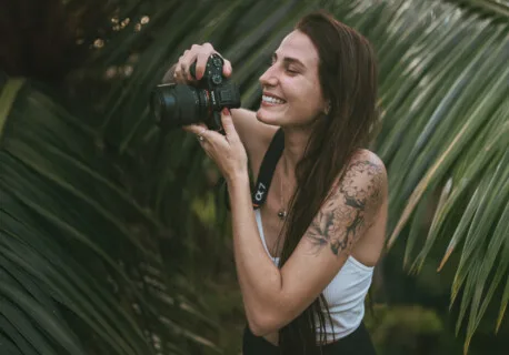 Clara Janoyer Photographe Femmes de Polynésie Crédit : Cartouche Louise-Michèle