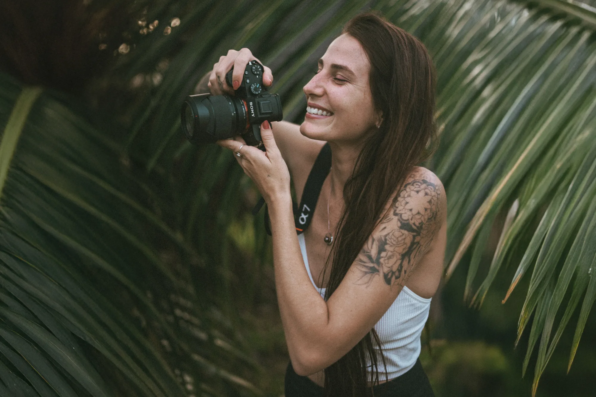 Clara Janoyer Photographe Femmes de Polynésie Crédit : Cartouche Louise-Michèle