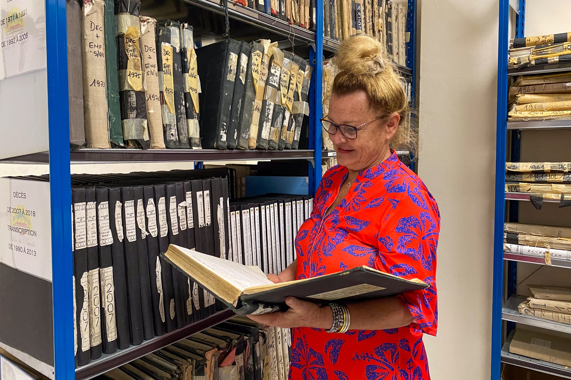 Mareva Aumeran, responsable du service de l'Etat civil à la mairie de Papeete