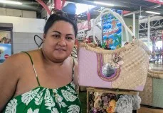 Timeri Pollock Artisane Vahine Chic Femmes de Polynésie Crédit : Pauline Stasi