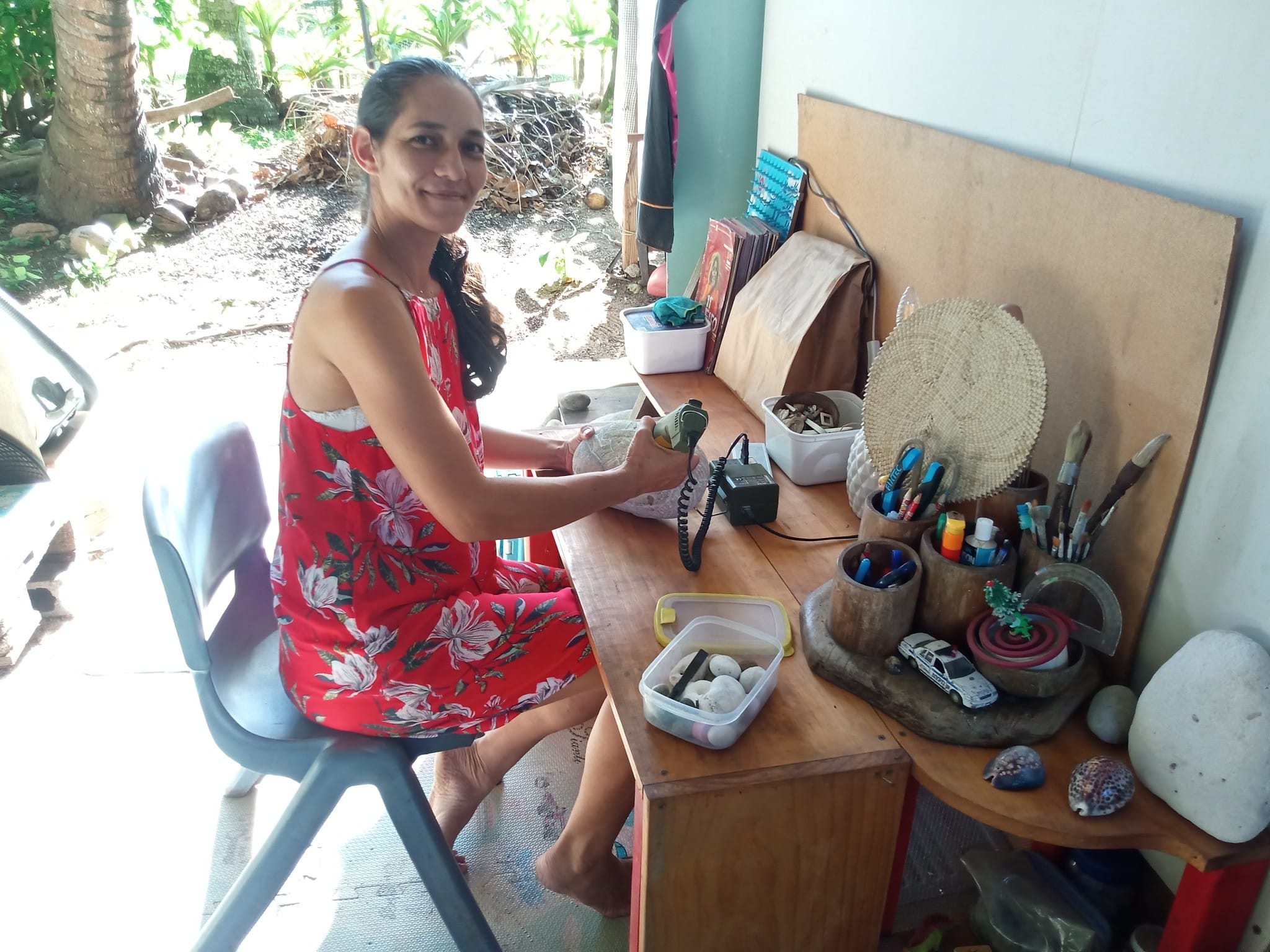 Terava Miller Sculptrice de corail Femmes de Polynésie Crédit : Toatane Rurua