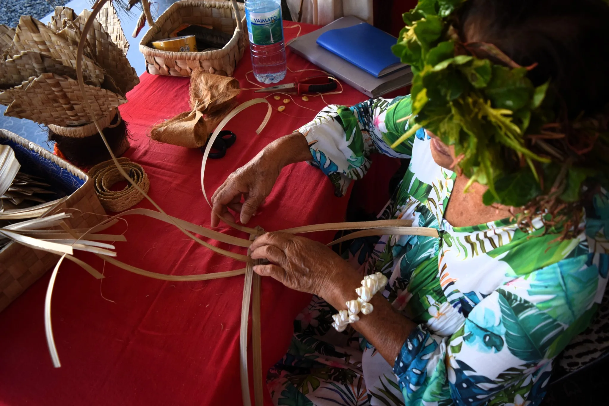 Nathalie Teariki Artisane de Rimatara Femmes de Polynésie Crédit : Lucie Ceccarelli