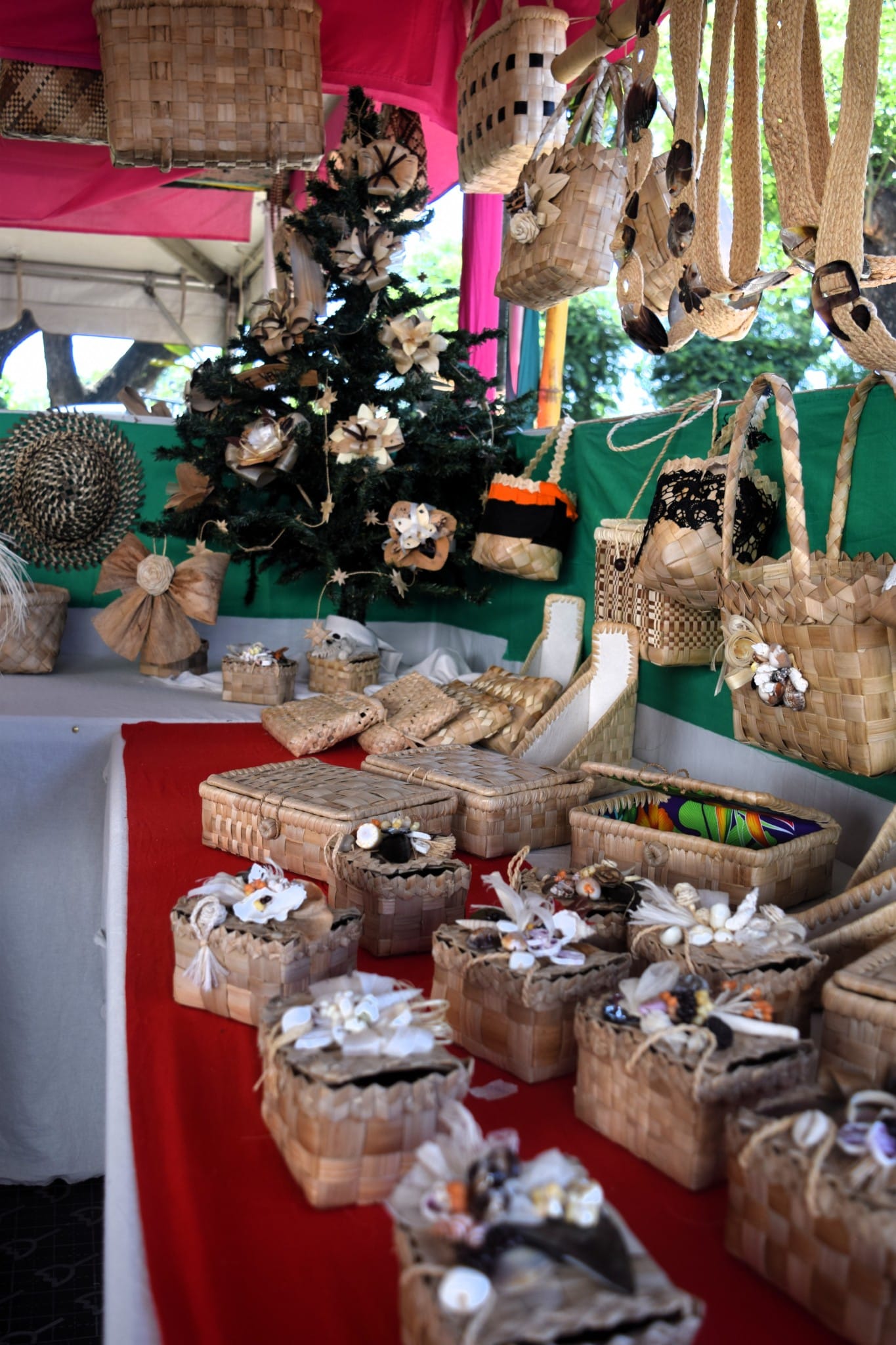 Nathalie Teariki Artisane de Rimatara Femmes de Polynésie Crédit : Lucie Ceccarelli