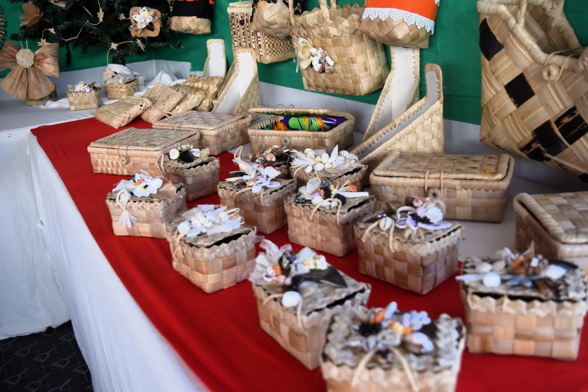 Nathalie Teariki Artisane de Rimatara Femmes de Polynésie Crédit : Lucie Ceccarelli