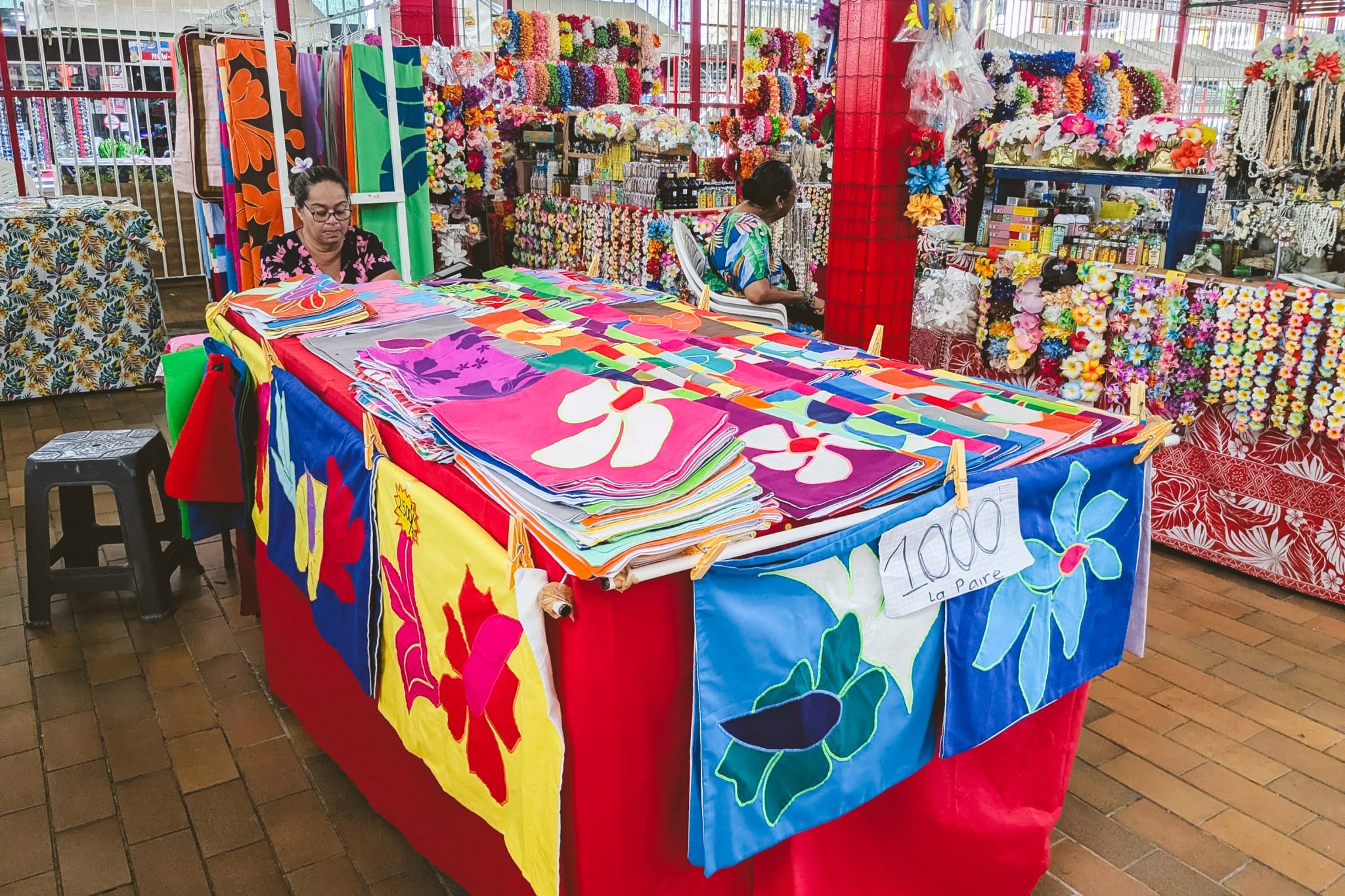 fabriqué à partir de la fermentation d'amande râpée de jeunes noix de coco encore vertes, d'eau de mer et de têtes de chevrettes écrasées