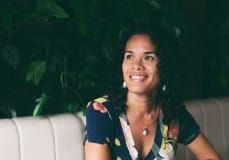 Mahana Deane Femmes de Polynesie Sign'Ensemble Tahiti Credit : Cartouche Louise-Michele