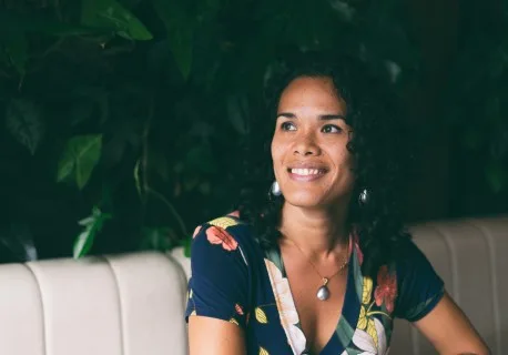 Mahana Deane Femmes de Polynesie Sign'Ensemble Tahiti Credit : Cartouche Louise-Michele