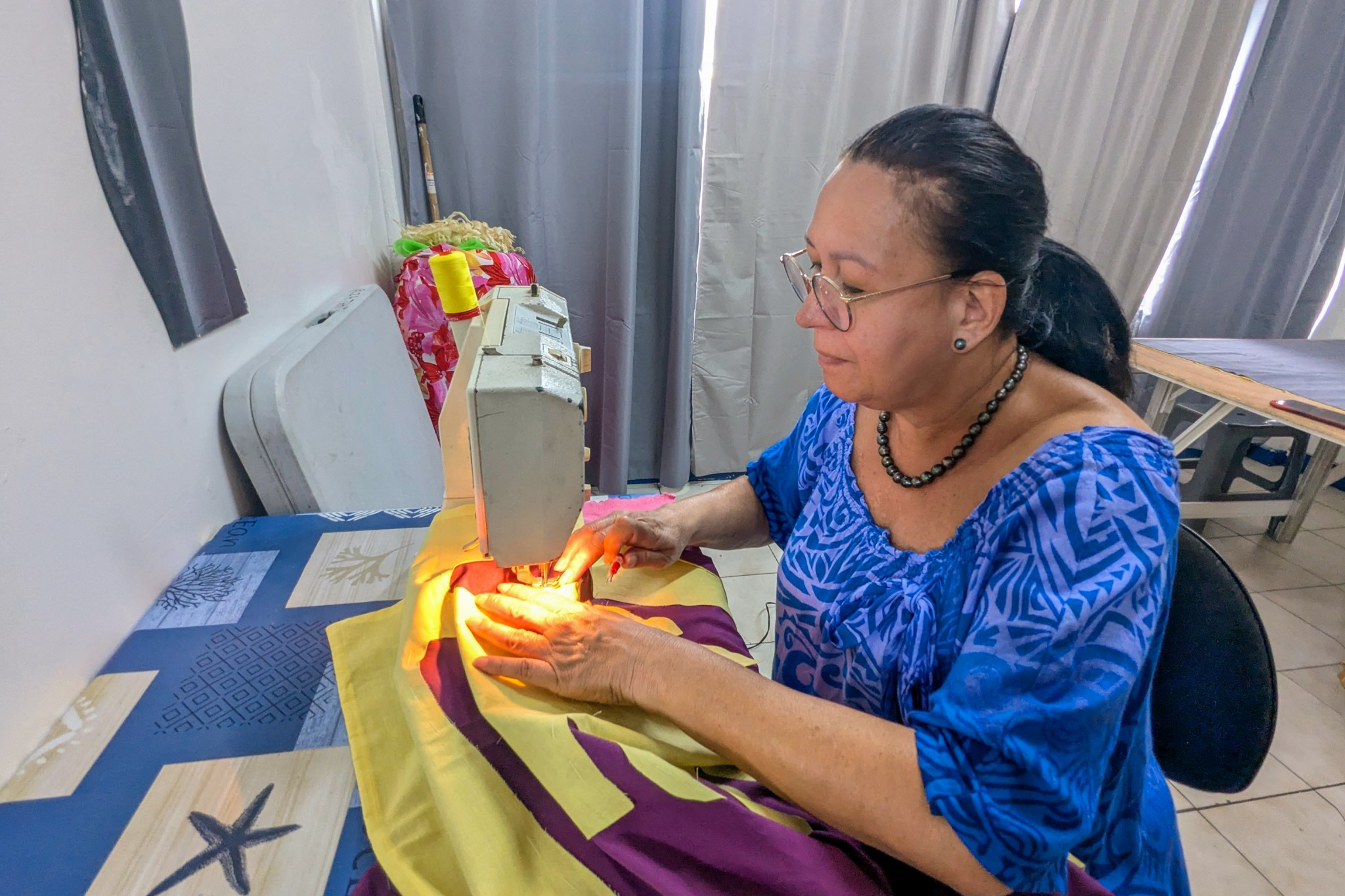 Elza Tahi, artisanne de tifaifai polynésienne