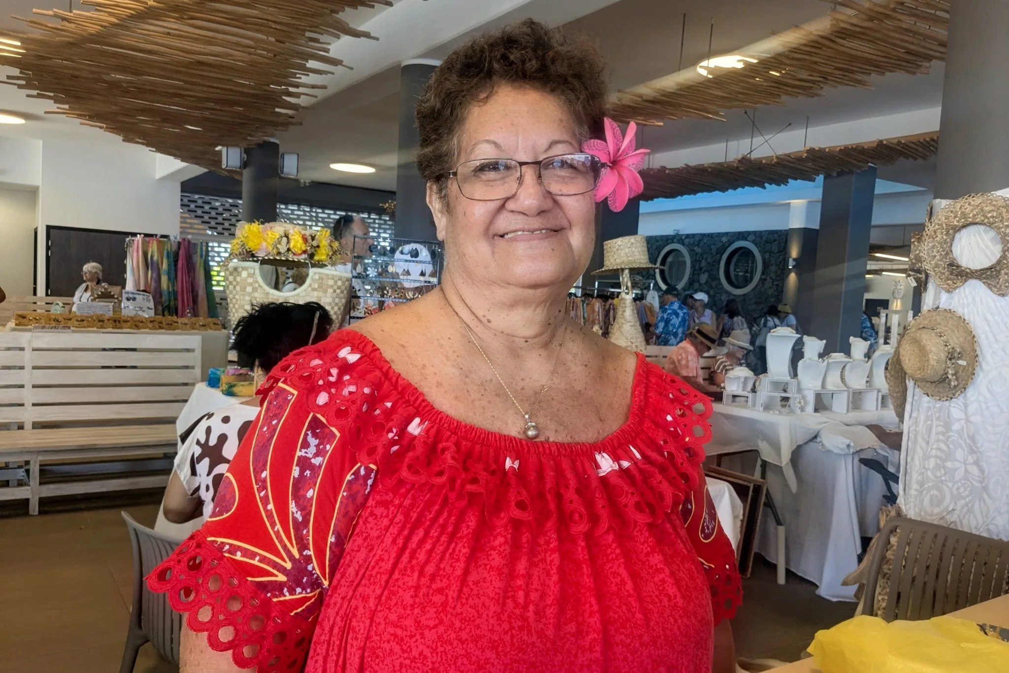Evaline Teotahi, artisane spécialisée dans le tressage de liane de potiron