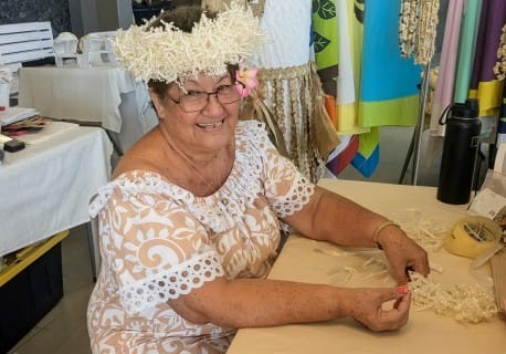 Evaline Teotahi, artisane spécialisée dans le tressage de liane de potiron