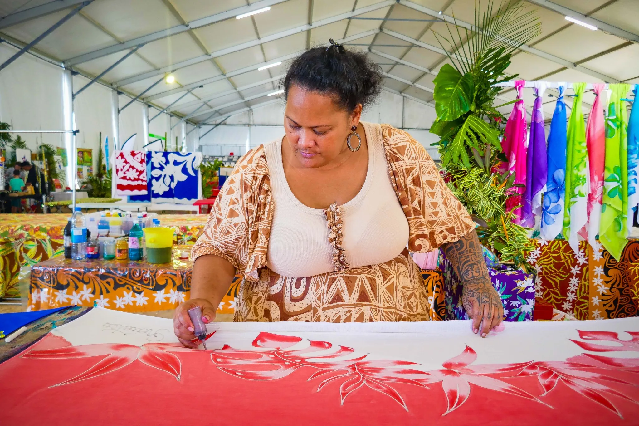 Vaihere Pito et ses ateliers paréos à Raiatea