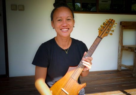 Maima SING SOI, menuisière à Raiatea
