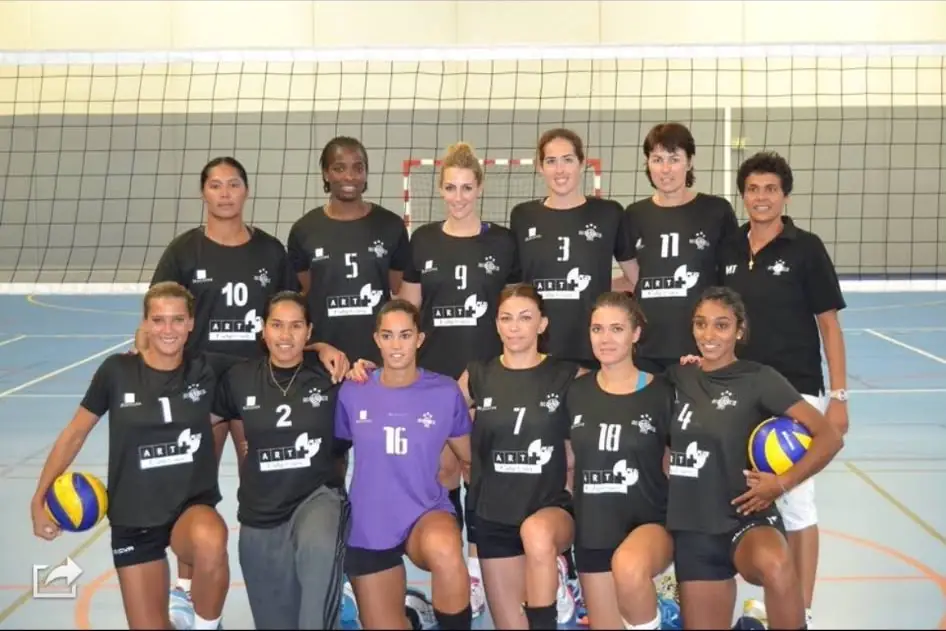 Tiheni Ena et son équipe de volley
